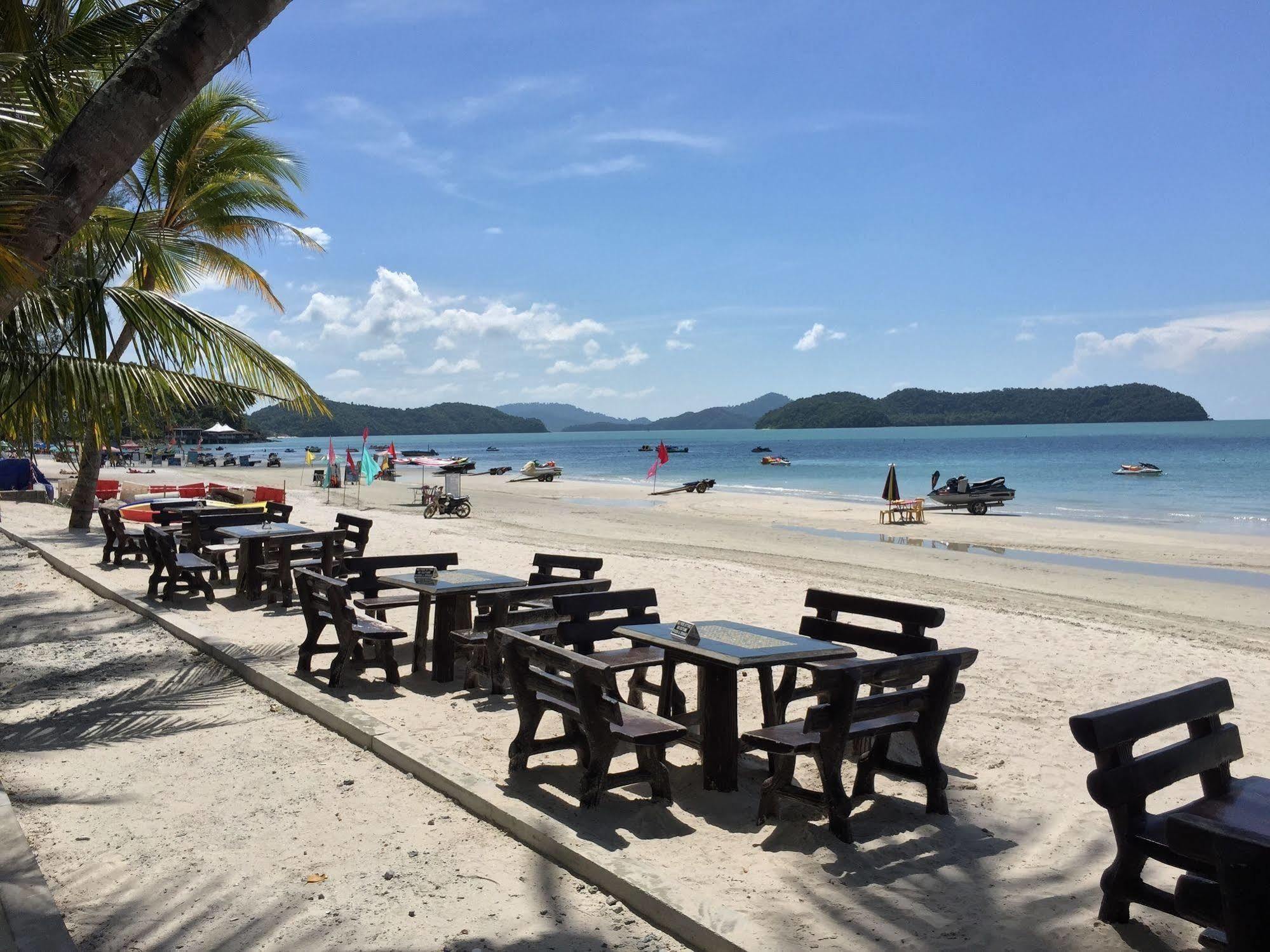 Sandy Beach Resort By Casa Loma Pantai Cenang  Exterior photo